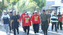 Ribuan peserta bersama Wakil Bupati Sumenep dan Kepala OPD mengikuti kegiatan Jalan Jalan Sehat (JJS) dalam rangka Hari Pendidikan Nasional (Hardiknas) 2026.