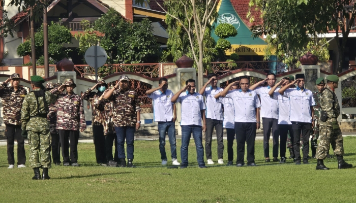 Pengurus DPD KNPI Kabupaten Sumenep mengikuti Upacara Hari Lahir Pancasila Tahun 2026 di halaman Kantor Pemkab Sumenep, Selasa (2/6/2026).