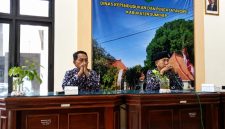 Dinas Kependudukan dan Pencatatan Sipil (Disdukcapil) Kabupaten Sumenep saat menggelar rapat teknis terkait rencana penerapan pemblokiran atau penundaan layanan publik bagi mantan suami yang tidak memenuhi kewajiban nafkah terhadap anak dan mantan istri pasca perceraian, Kamis (4/6/2026).