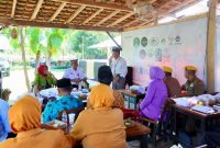 Rembug Lansia saat membahas berbagai aspirasi dan kebutuhan warga lanjut usia sebagai bahan penyusunan program pembangunan daerah.
