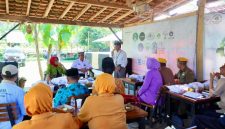Rembug Lansia saat membahas berbagai aspirasi dan kebutuhan warga lanjut usia sebagai bahan penyusunan program pembangunan daerah.