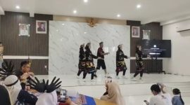 Peserta dari berbagai unit pelayanan dan manajemen RSUD dr. H. Moh. Anwar Sumenep mengikuti kegiatan Gebyar Aksi Mutu dan Safety (Gebyar 3M) sebagai upaya penguatan budaya mutu dan keselamatan pasien menuju Akreditasi Paripurna.