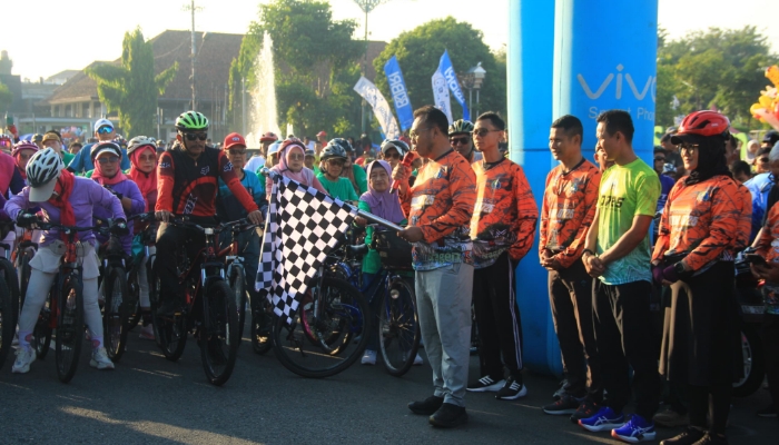 Fun Bike dan Senam Sehat di Alun-alun Sragen, Minggu (7/6/2026).