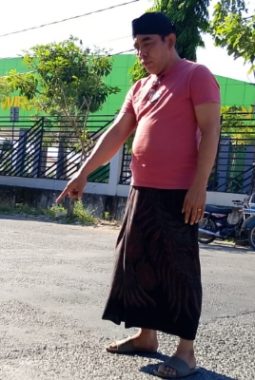 Diduga Lalai Pasang Rambu, Jalan Bekas Proyek Drainase di Sumenep Sebabkan Korban Luka Berat