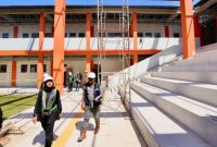 Bupati Banyuwangi Ipuk Fiestiandani meninjau progres pembangunan Sekolah Rakyat di Kecamatan Muncar yang saat ini telah mencapai sekitar 75 persen dan ditargetkan selesai pada Juni 2026.