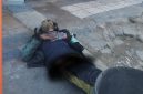 Keberadaan seorang pria yang diduga mengalami gangguan jiwa (ODGJ) tidur di trotoar Jalan Teuku Umar, Kecamatan Kota, Kabupaten Sumenep.
