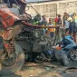 Kecelakaan melibatkan truk dan tiga sepeda motor di persimpangan patung sapi Pandaan, Pasuruan pada Selasa (7/7/2026) pukul 7 pagi. 