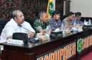 Bupati Sumenep Achmad Fauzi Wongsojudo saat Rapat Koordinasi Penetapan Titik Impas Harga Tembakau di Kantor Bupati Sumenep, Kamis (30/7/2026).
