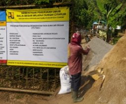 Diduga Pengambilan Batu dari Kawasan Mata Air, Proyek P3-TGAI Desa Margaluyu Tuai Sorotan