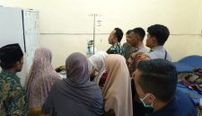 Korban saat menjalani perawatan di Puskesmas Pragaan.