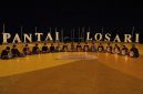 Aliansi Hukum Indonesia menggelar aksi simbolis berupa penyalaan lilin dan penyampaian orasi di Makassar, Kamis malam (9/7/2026). 
