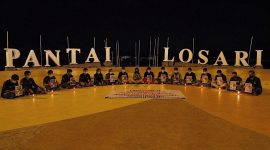 Aliansi Hukum Indonesia menggelar aksi simbolis berupa penyalaan lilin dan penyampaian orasi di Makassar, Kamis malam (9/7/2026). 