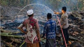 Kebakaran menghanguskan tiga rumah beserta kandang sapi milik warga di Dusun Gunung, Desa Payudan Dundang, Kecamatan Guluk-Guluk, Kabupaten Sumenep, Sabtu (11/7/2026) sekitar pukul 14.00 WIB.