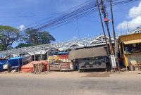 Lapak pasar Ganding Sumenep tampak depan.