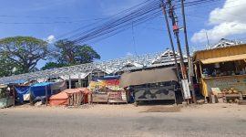 Lapak pasar Ganding Sumenep tampak depan.