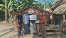 Baznas menyalurkan bantuan kepada dua warga Desa Pagerungan Kecil, Kecamatan Sapeken, Selasa (14/7/2026).