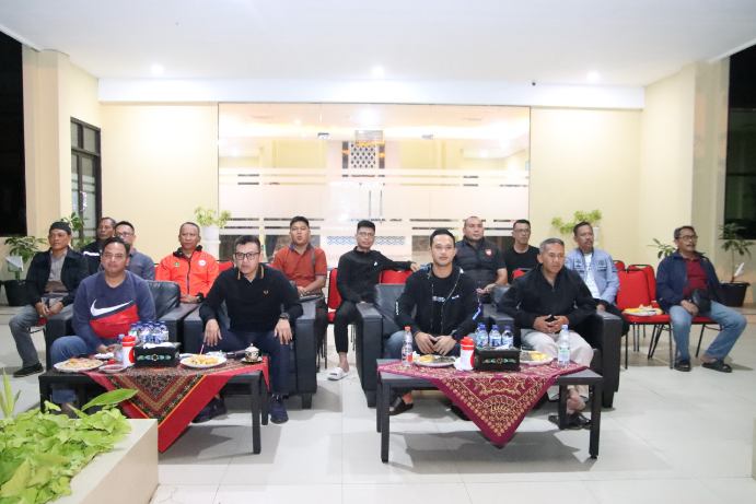 Kapolresta Sumenep Kombes Pol. Ariek Indra Sentanu, S.H., S.I.K., M.H. menggelar nonton bareng (nobar) pertandingan final Piala Dunia 2026.