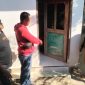 Unit Reskrim Polsek Ambunten saat melakukan penyelidikan dan pendalaman guna mengungkap identitas serta menangkap pelaku pencurian.