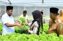 Bupati didampingi Kepala Dinas Ketahanan Pangan dan Pertanian (DKPP) Kabupaten Sumenep, Chainur Rasyid.