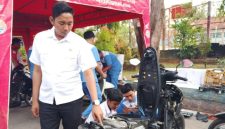 SMKN 1 Kalianget kembali menghadirkan layanan servis sepeda motor gratis bagi masyarakat melalui kerja sama dengan Honda Sinar Baru Sumenep. 