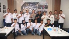 Foto bersama Kapolresta Sumenep, Kombes Pol. Ariek Indra Sentanu, S.H., S.I.K., M.H., bersama Pengurus Daerah (PD) Media Independen Online (MIO) Indonesia Kabupaten Sumenep.