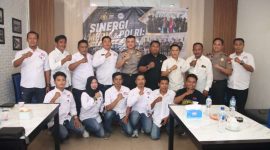 Foto bersama Kapolresta Sumenep, Kombes Pol. Ariek Indra Sentanu, S.H., S.I.K., M.H., bersama Pengurus Daerah (PD) Media Independen Online (MIO) Indonesia Kabupaten Sumenep.