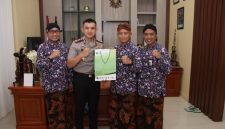 Kapolresta Sumenep Kombes Pol Ariek Indra Sentanu, S.H., S.I.K., M.H. menerima kunjungan silaturahmi Direktur Utama BPRS Kabupaten Sumenep di Mapolresta Sumenep, Kamis (30/7/2026).