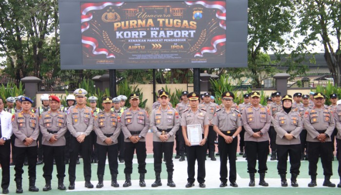 Polresta Sumenep menggelar Upacara Purna Tugas dan Korp Raport Kenaikan Pangkat Pengabdian di Lapangan Apel Tribrata Polresta Sumenep, Jumat (31/7/2026).