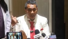Hotman saat memberikan keterangan kepada awak media di Rumah Sakit Medistra, Jakarta, Kamis (23/7/2026).