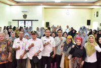 Foto bersama usai Penandatanganan yang berlangsung di Aula Putre Koneng, Bappeda Kabupaten Sumenep.