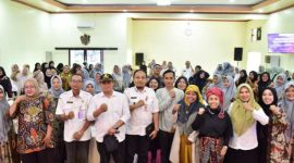 Foto bersama usai Penandatanganan yang berlangsung di Aula Putre Koneng, Bappeda Kabupaten Sumenep.