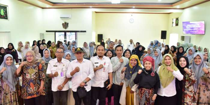 Foto bersama usai Penandatanganan yang berlangsung di Aula Putre Koneng, Bappeda Kabupaten Sumenep.