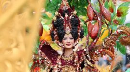 Banyuwangi Ethno Carnival (BEC) 2026 kembali memukau ribuan penonton yang memadati sepanjang rute parade di Banyuwangi, Sabtu (18/7/2026).