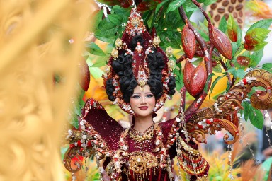Banyuwangi Ethno Carnival (BEC) 2026 kembali memukau ribuan penonton yang memadati sepanjang rute parade di Banyuwangi, Sabtu (18/7/2026).