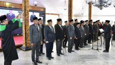 Bupati Sumenep, Achmad Fauzi Wongsojudo, melantik dan mengambil sumpah jabatan 25 pejabat administrator di lingkungan Pemerintah Kabupaten Sumenep, Senin (13/7/2026).