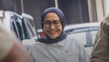 Kepala Badan Gizi Nasional (BGN), Nanik Sudaryati (S.) Deyang, resmi mengundurkan diri dari jabatannya.