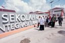 Gubernur Jawa Timur Khofifah Indar Parawansa mengunjungi Sekolah Rakyat Terintegrasi (SRT) 1 Banyuwangi, Sabtu (18/7/2026).