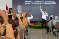 Wali Kota Surabaya Eri Cahyadi mengajak para siswa Sekolah Rakyat Terintegrasi (SRT) 2 Surabaya untuk menyiapkan diri menjadi pemimpin yang berkarakter dan memiliki kepedulian sosial.