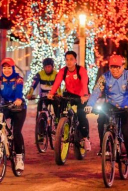Night Ride Wali Kota Probolinggo dan Ratusan Pesepeda, Nikmati Gemerlap 5 Juta Lampu di BJBR