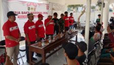 Sejumlah peserta dan unsur TNI mengikuti pembukaan Kerja Bakti Nasional 2026 yang digelar DPD LDII Sumenep dalam rangka memperingati HUT ke-81 Kemerdekaan RI di Desa Paberasan, Kecamatan Kota Sumenep, Sabtu (29/8/2026).