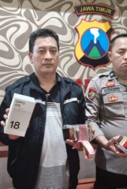 Dua Terduga Pelaku Curat di Masalembu Ditangkap, Polisi Sita HP dan Uang Tunai