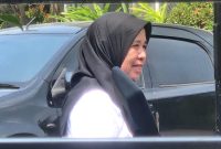 Kepala Dinas terlihat ketika dirinya turun langsung ke lapangan untuk memastikan proses penataan berjalan dengan baik.