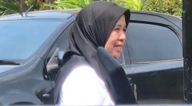 Kepala Dinas terlihat ketika dirinya turun langsung ke lapangan untuk memastikan proses penataan berjalan dengan baik.