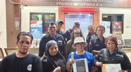Sekwil (Sekretaris Korwil) Kabupaten Bekasi Forum Wartawan Jaya (FWJ) Indonesia Ida Mulyani resmi melaporkan mantan Ketua Korwil Kabupaten Bekasi Periode 2022 - 2025 ke Polisi. 