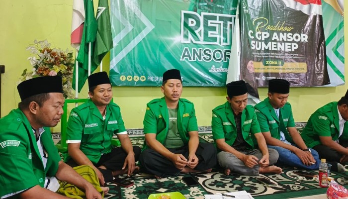 Retreat di Aula MWC NU Kecamatan Lenteng, Minggu (9/8/2026).