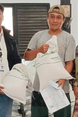 Pemerintah Desa Cigelam Ngaronjat Salurkan Bantuan Pangan Periode Juli–September 2026