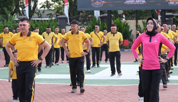 Polresta Sumenep saat olahraga bersama dalam rangka memperingati Hari Ulang Tahun (HUT) ke-81 Kemerdekaan Republik Indonesia, Sabtu (15/8/2026).