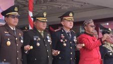 Kombes Pol Ariek Indra Sentanu (Tengah) saat mengikuti upacara peringatan Hari Ulang Tahun (HUT) ke-81 Kemerdekaan Republik Indonesia di halaman Kantor Pemerintah Kabupaten Sumenep, Senin (17/8/2026).