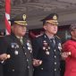 Kombes Pol Ariek Indra Sentanu (Tengah) saat mengikuti upacara peringatan Hari Ulang Tahun (HUT) ke-81 Kemerdekaan Republik Indonesia di halaman Kantor Pemerintah Kabupaten Sumenep, Senin (17/8/2026).