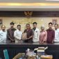 Foto bersama Mahasiswa Uniba Madura yang magang di Bawaslu Sumenep.